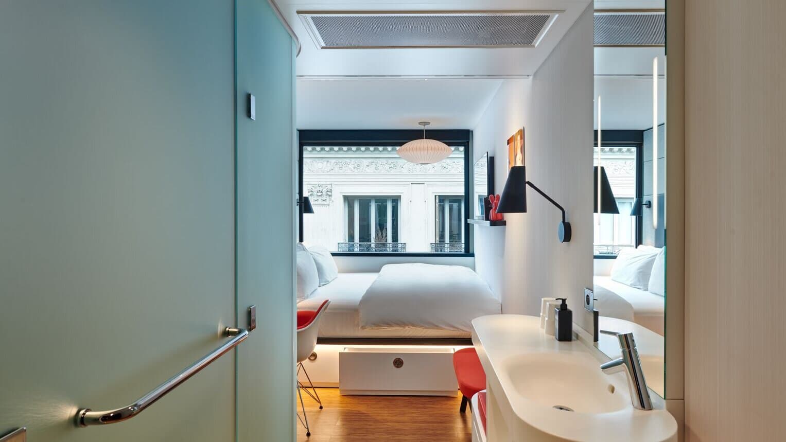 CitizenM Hotel — Bathroom